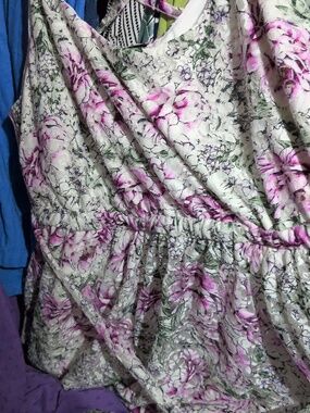 572: Torrid lace floral dress